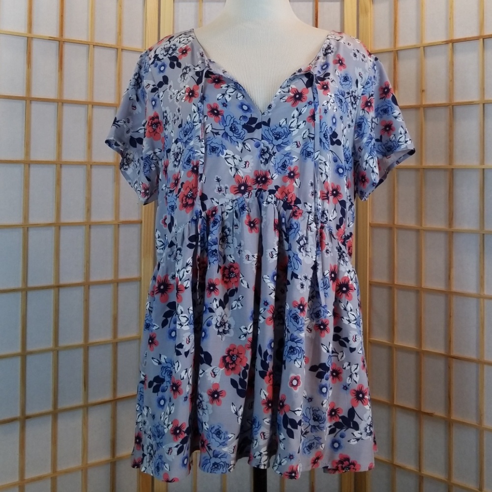 NWT Torrid Women 0 Floral Blouse Babydoll Tie Neck Flowy Top - Picture 2 of 15